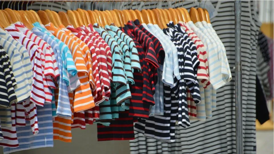 Gdje je nestala ženstvenost? Moda koja je od elegancije napravila uniformu