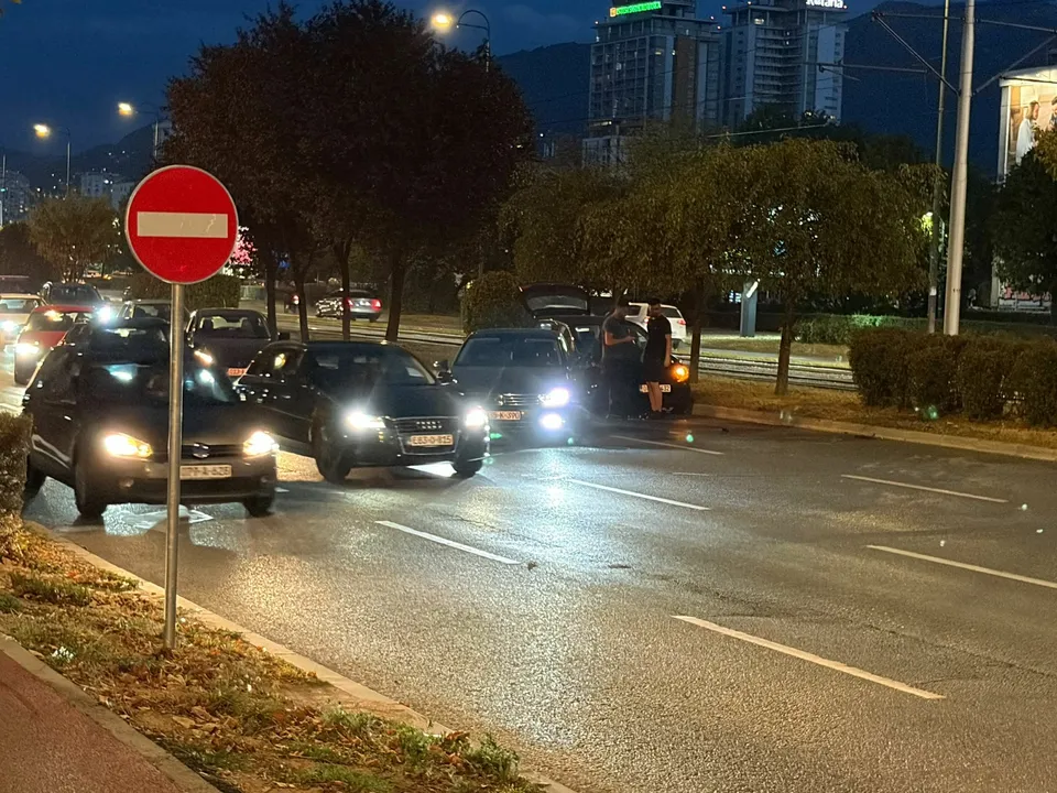 Saobraćajna nesreća na Otoci: Sudar dva vozila, otežan saobraćaj prema Ilidži