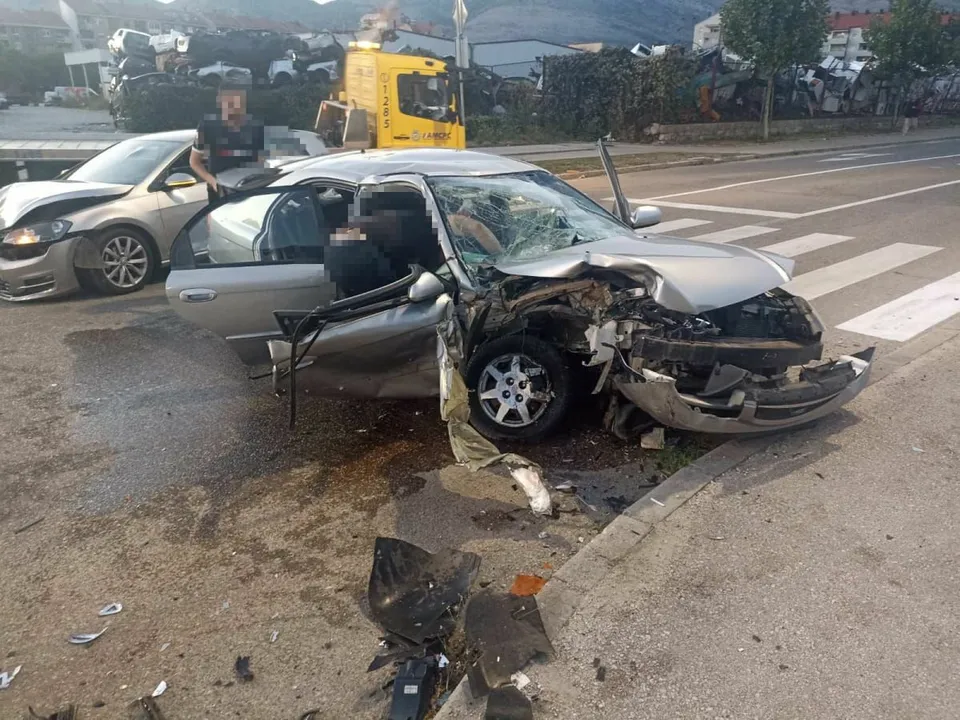 Državljanka Nizozemske teško povrijeđena u sudaru dvaju vozila u Trebinju