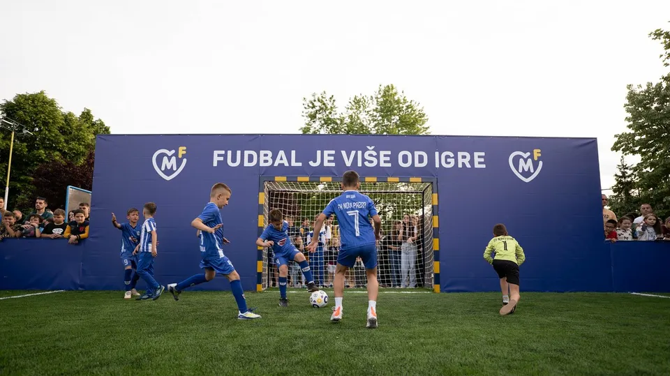 Fondacija Mozzart gradi mini-pič terene širom Srbije: Fudbal je više od igre