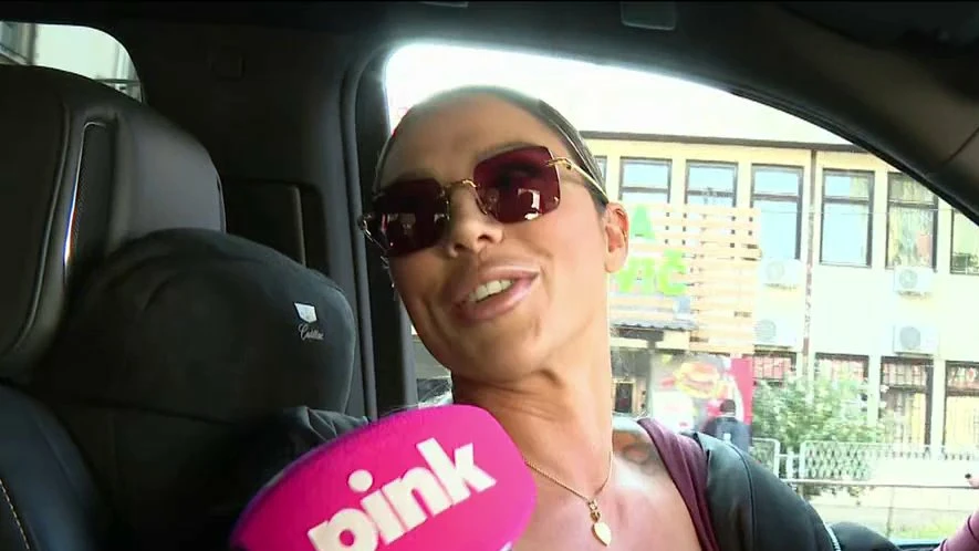 Sandra Afrika progovorila o putu u Milano i susretu sa Lady Gagom, pa se pohvalila novim automobilom
