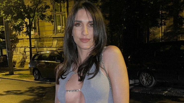 Sestra Jelisavete Orašanin diplomirana je stomatologinja: Fotografija sestara iz noćnog izlaska privukla je veliku pažnju