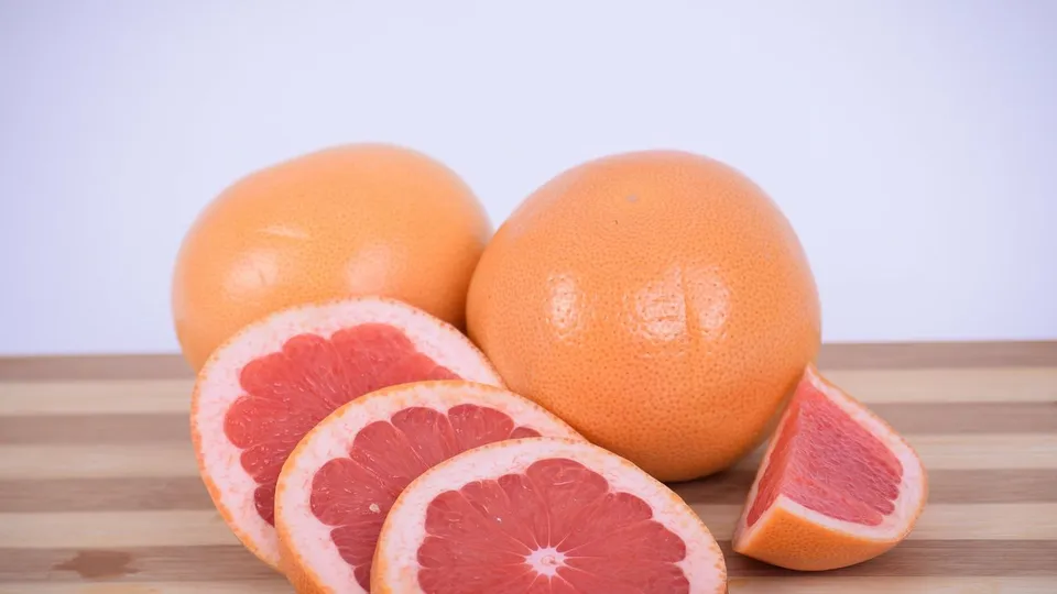 Dijeta sa grejpfrutom obećava minus tri kilograma za tri dana, ali većina napravi istu grešku prvog jutra