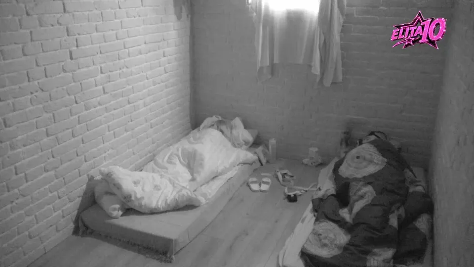 Aneli se u izolaciji suočila sa Carem: Oštra razmjena riječi oko navodnih spletki sa Dačom