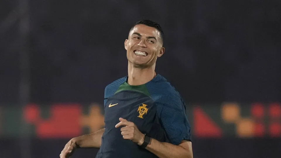 Portugalska zvijezda zaustavila obezbjeđenje: Ronaldo se fotografisao s dvjema djevojčicama prije meča s Norveškom