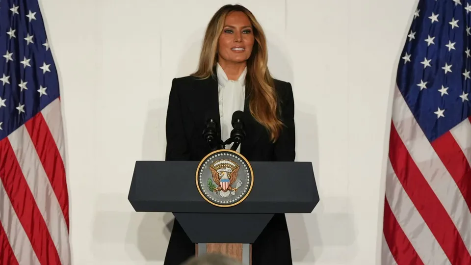 Melanija Tramp u elegantnom crnom odijelu na Generalnoj skupštini UN