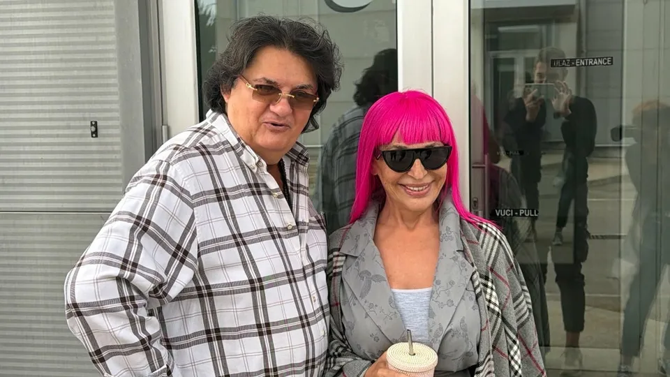 Zorica Brunclik stigla na snimanje „Pinkovih zvezda“, uz nju suprug Kemiš