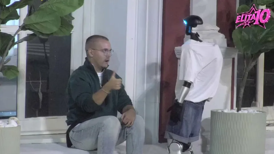 Dača robotu Toši otkrio: Aneli mi je šiframa dala znak da provjerim ima li šanse s Carem