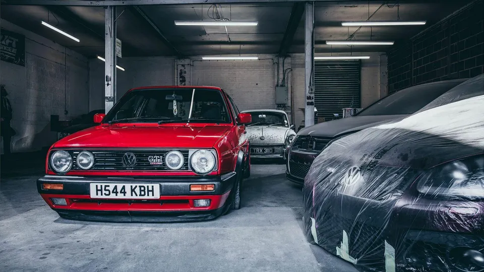 Minijaturni Golf GTI koji kosi travu: robotska kosilica koja spašava ježeve