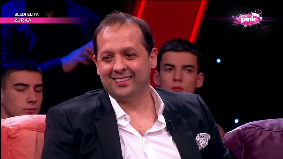 Pjevač Emir Habibović po šesti put postao otac, a sada je pokazao kako izgleda beba