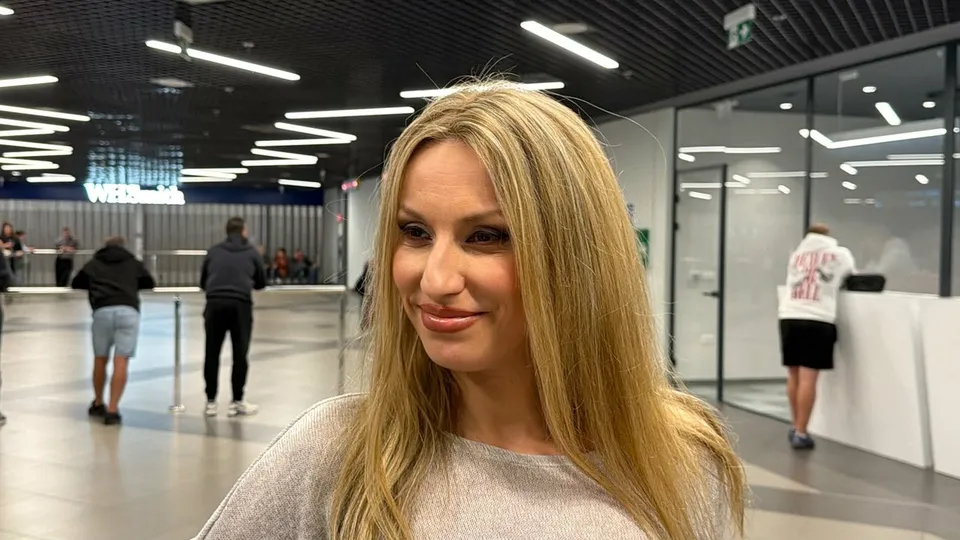 Rada Manojlović priznala da je bila na poternici zbog neplaćenih pisama, pa govorila o bratu i ocu