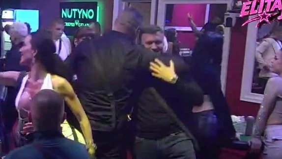Car šaljivo opomenuo Karića u kazinu, pa se izgrlili nasred žurke