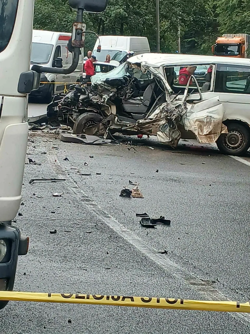 Težak sudar tri vozila kod Kladnja, jedna osoba povrijeđena