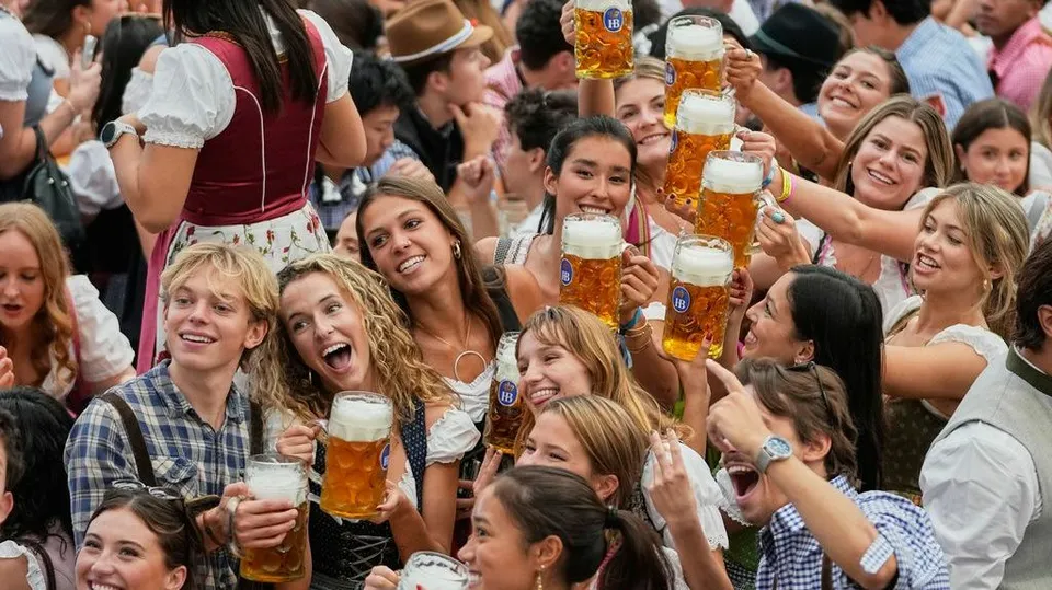 U Minhenu počeo 191. Oktoberfest, očekuje se više od šest miliona posjetilaca