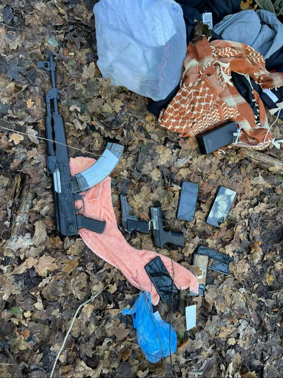 U Travniku prilikom pretresa kuće pronađene puške, bombe i streljivo