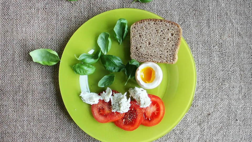 Šta je zaista zdrav doručak? Nutricionisti otkrivaju pravila koja čuvaju energiju i liniju
