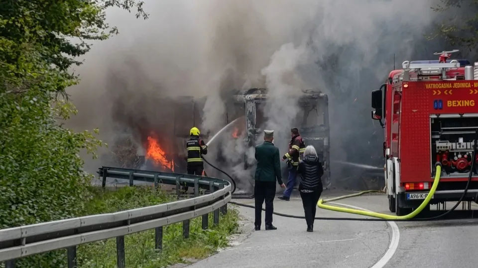 Izgorio autobus kod Skender Vakufa, nema povrijeđenih