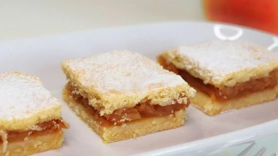 Pita od jabuka koja je ljepša od torte, a priprema traje samo desetak minuta