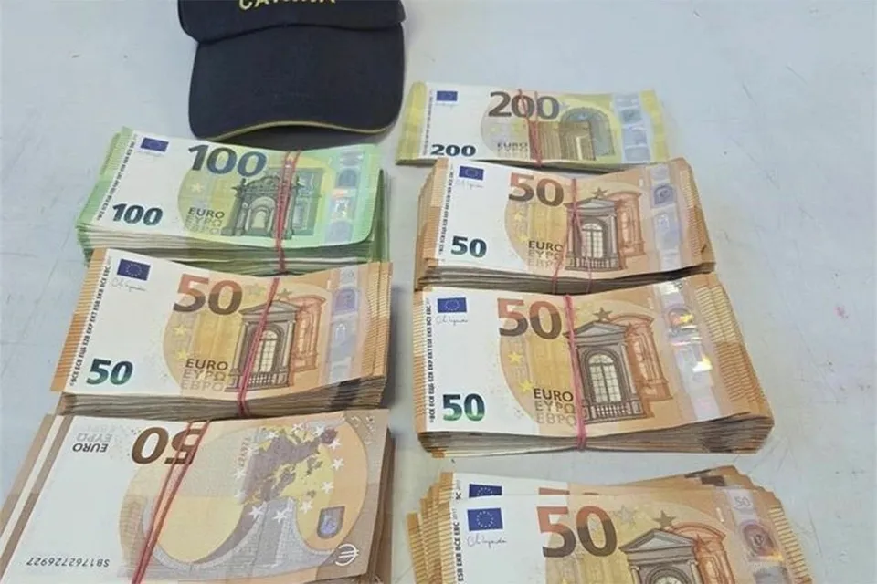 Državljanin BiH pokušao neprijavljeno unijeti 41.700 eura u EU, izrečena kazna od 8.340 eura