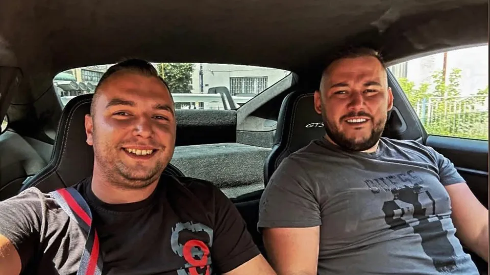 Preživjeli u saobraćajnoj nesreći u Tuzli izašao iz bolnice i oprostio se od poginulog prijatelja