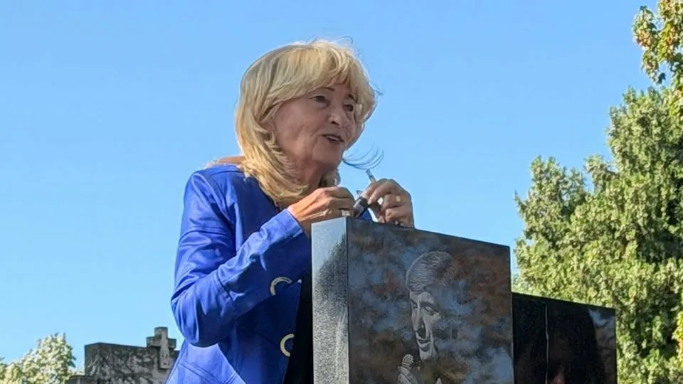 35 godina bez Tome Zdravkovića: Udovica Gordana na pomenu rekla – „Papir sve trpi“