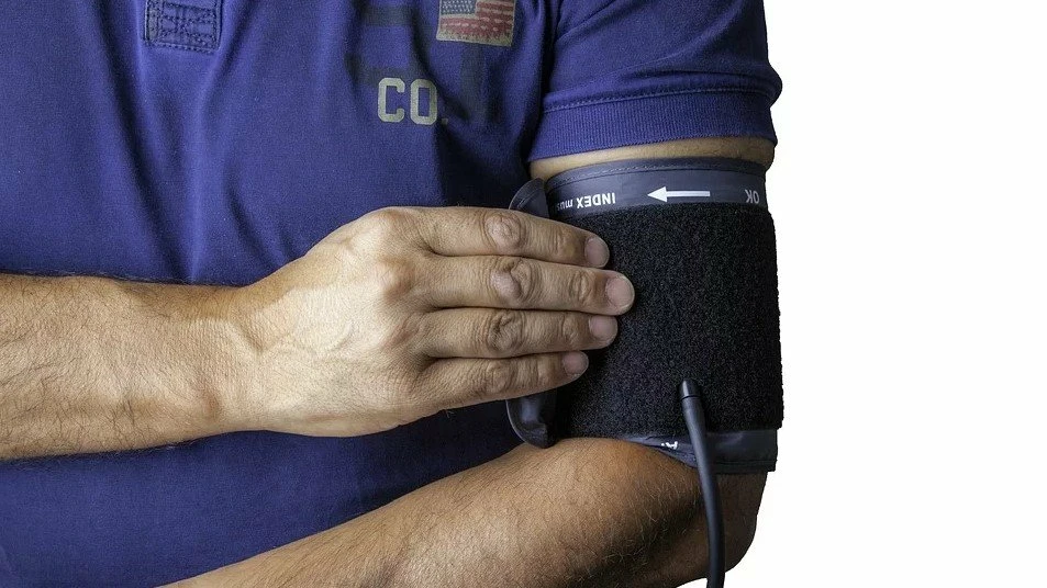 Visok krvni pritisak često prolazi bez simptoma: Godinama može oštećivati srce, mozak i bubrege