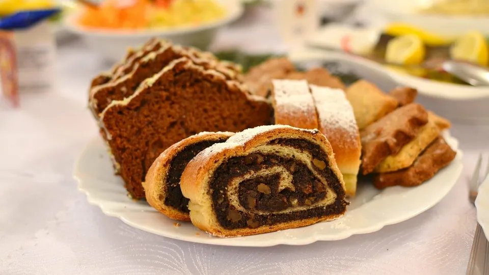 Sočan kolač sa makom koji se topi u ustima: Jednostavan recept za domaći desert