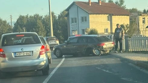Dvije osobe lakše povrijeđene u saobraćajnoj nesreći kod Tuzle