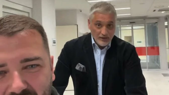Čedomir Jovanović uz povrijeđenog Ace Kosa: Osvanuo snimak iz Urgentnog centra na kom gura njegov bolnički krevet