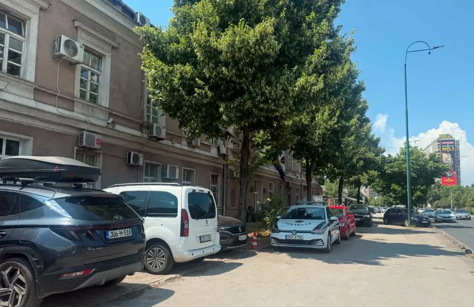 Zaustavljen muškarac koji je vozio neregistrovan automobil, a duguje 32.590 KM kazni
