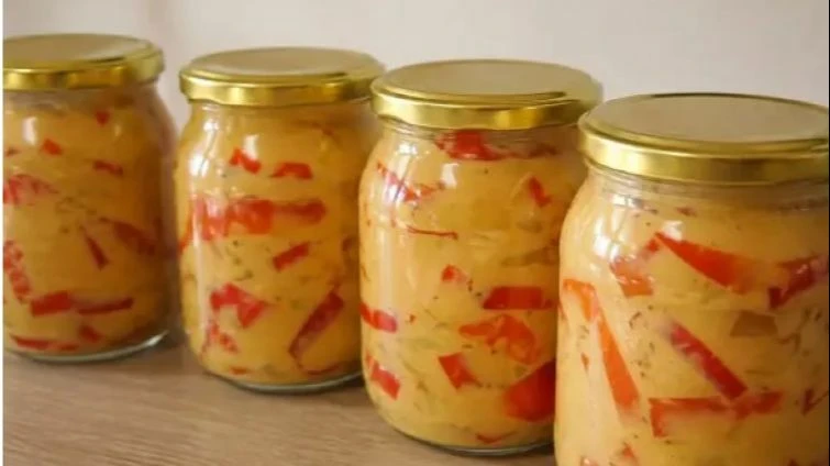 Paprika u senfu: starinski recept za kremastu zimnicu koja osvaja ukusom