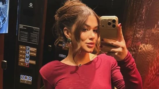 Milica Ristić manje od mjesec dana nakon porođaja oduševila izgledom: Pozirala u haljini s prorezima