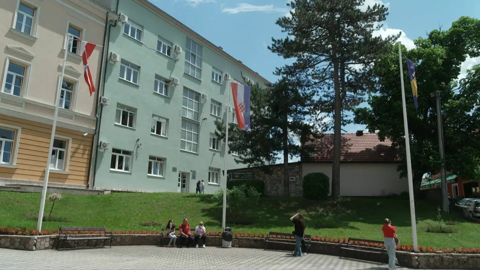 Sud u Livnu potvrdio optužnicu protiv muškarca osumnjičenog za oštećenje inventara i napad