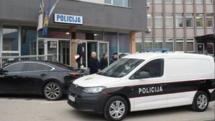 U Kaknju provaljeno u tri vozila, ukraden novac