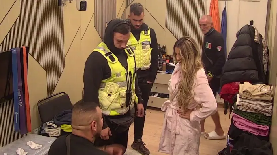 Eksplozija u rehabilitaciji: Car pljunuo Aneli usred svađe, obezbjeđenje moralo da interveniše (VIDEO)
