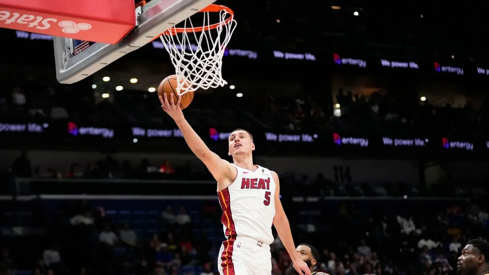 Nikola Jović zapažen u pobjedi Majamija, debi Lebrona Džejmsa u novom klubu