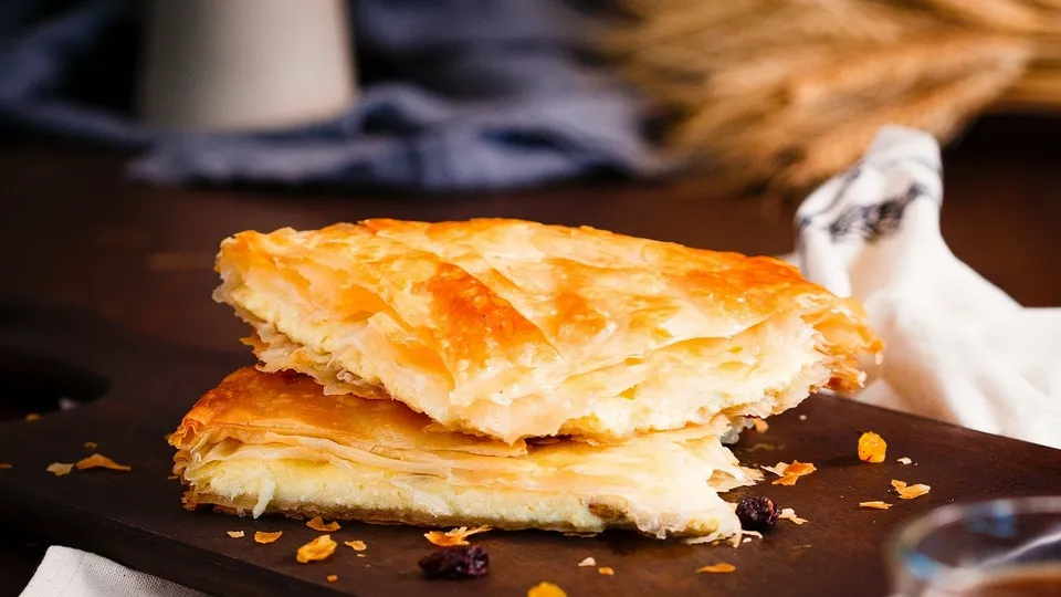 Pita-rolnice sa sirom: bez razvlačenja kora, a nestaju sa stola dok su još tople
