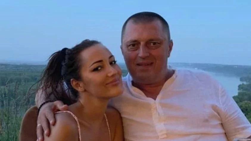 Otac Aleksandre Prijović na odmoru u Dubaiju: Nazdravljaju kokosom i pivom, pogled s plaže oduševio pratioca