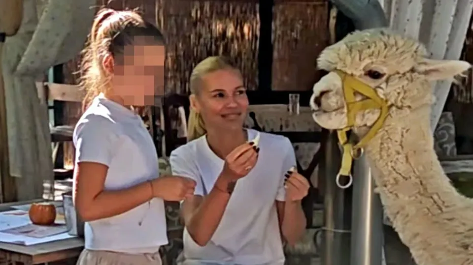 Nataša Bekvalac uživala sa ćerkom Katjom u prirodi: Snimci sa alpakama raznežili pratioce