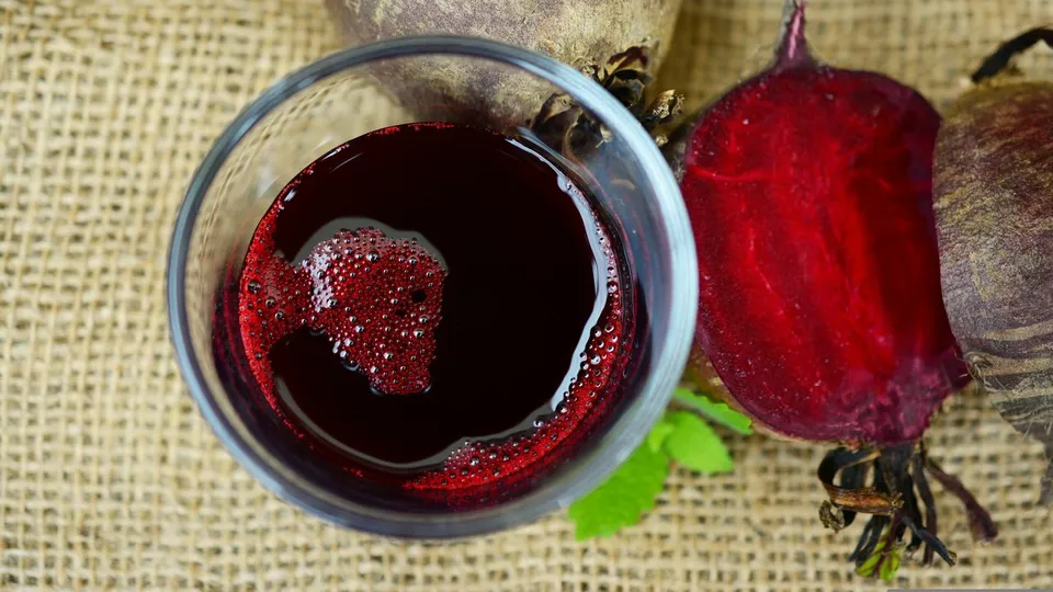 Domaći sok od cvekle po receptu starih: sirup koji čisti jetru, čuva srce i pomaže regulaciji pritiska