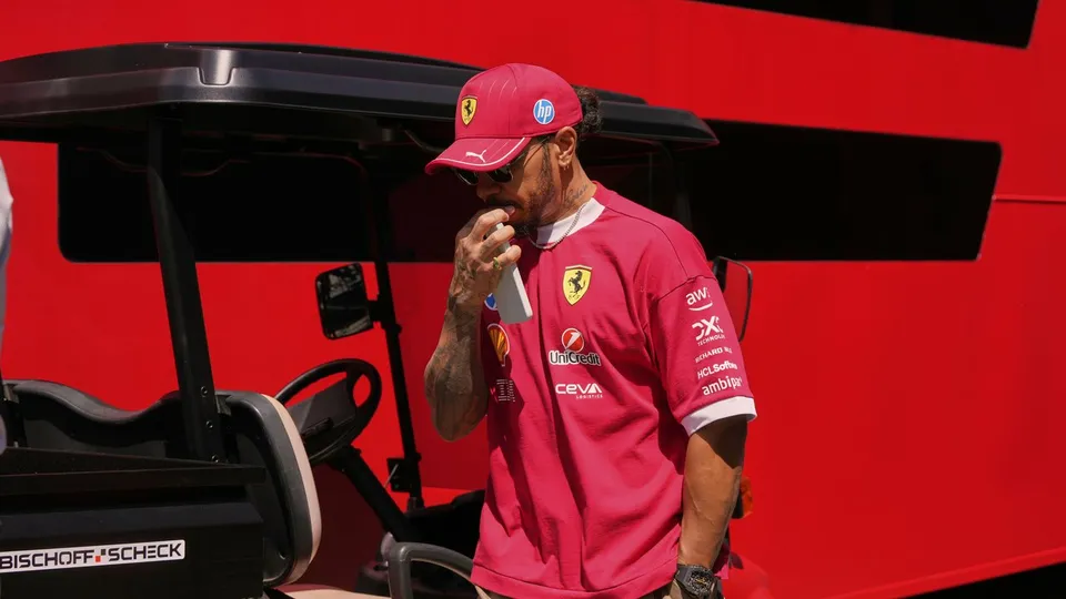 Hamilton se izvinio timu nakon trke u Singapuru: Mojom odlukom izgubili smo važne bodove