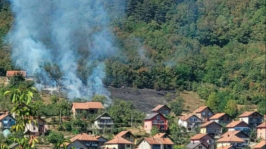 Veliki požar izbio na deponiji kod Goražda, vatrogasci rade na lokalizaciji