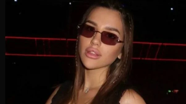 Lara Čolić odvažnim stajlingom u VIP loži pratila očev koncert