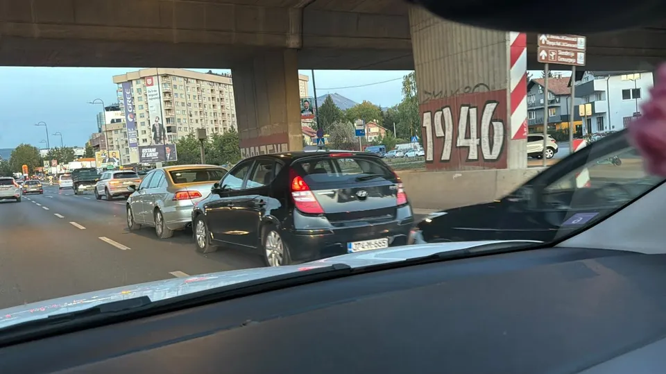 Lančani sudar tri vozila na Stupu, zasad bez prijava o povrijeđenima