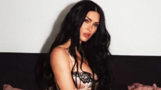 Megan Foks objavila bizarnu poruku uz fotografije na novčanicama od 100 dolara