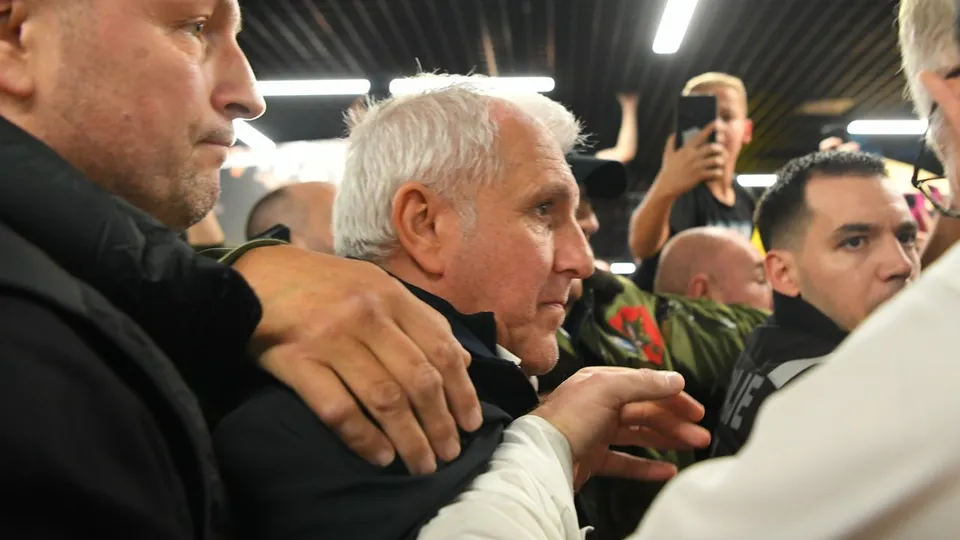 Navijači Partizana ispratili Obradovića ovacijama: Legendarni trener se vratio u Arenu sa Panatinaikosom