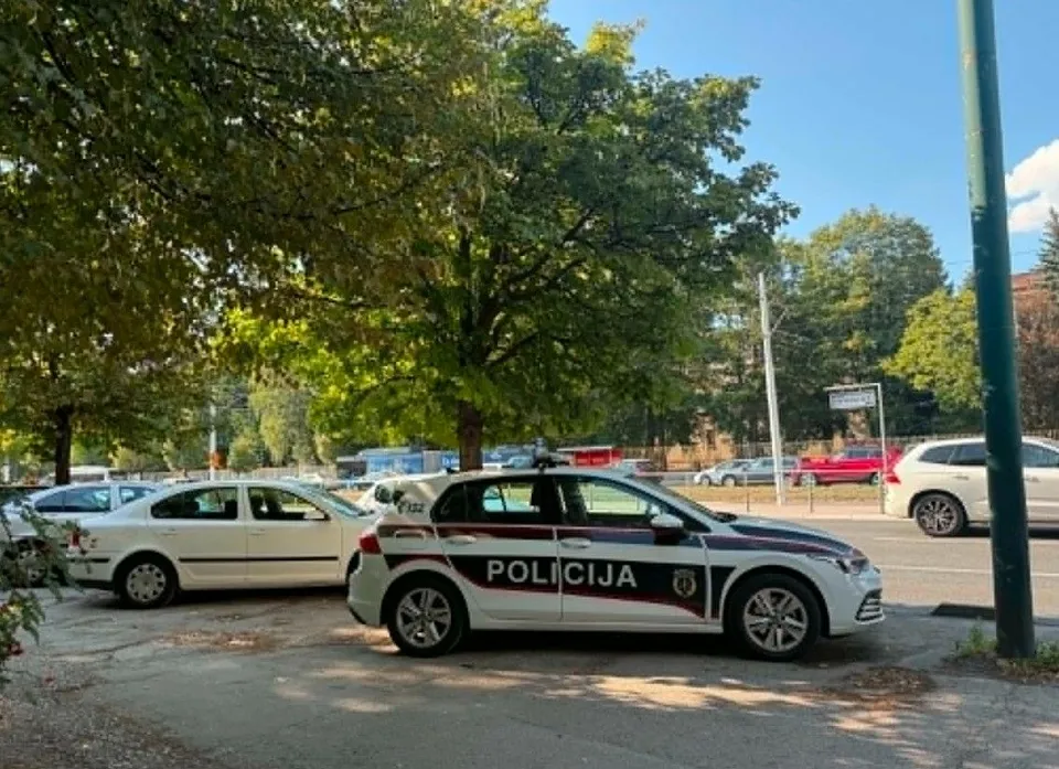 Zaustavljen vozač u Sarajevu koji je upravljao vozilom prije sticanja prava na upravljanje