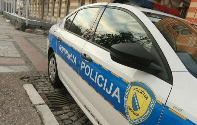 Pješak (84) iz Brčkog preminuo nakon udara vozila, uhapšen vozač (35)
