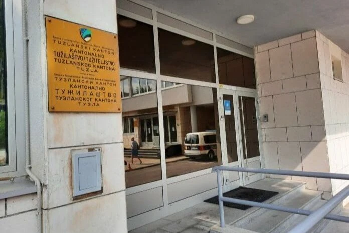 Optužnica protiv muškarca iz Živinica zbog nasilničkog ponašanja, pritvor produžen