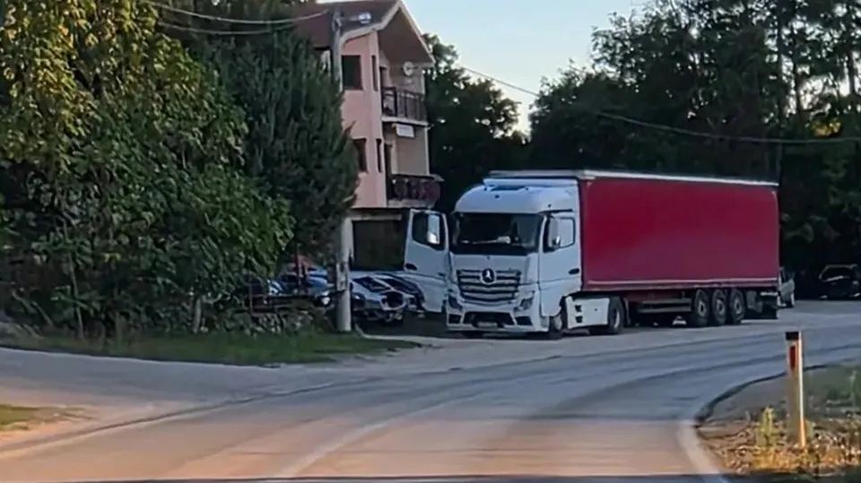 Vozač kamiona uhapšen u Grudama: Tokom pregleda vozila otkrivena marihuana
